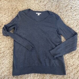 Amazon Essentials V-Neck Sweater